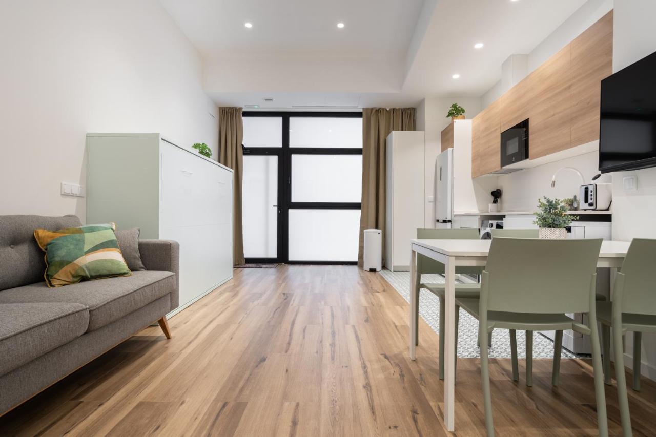 Marina Beach Apartments Valence Extérieur photo