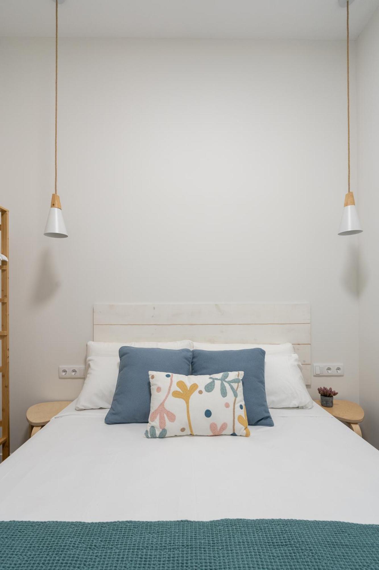 Marina Beach Apartments Valence Extérieur photo