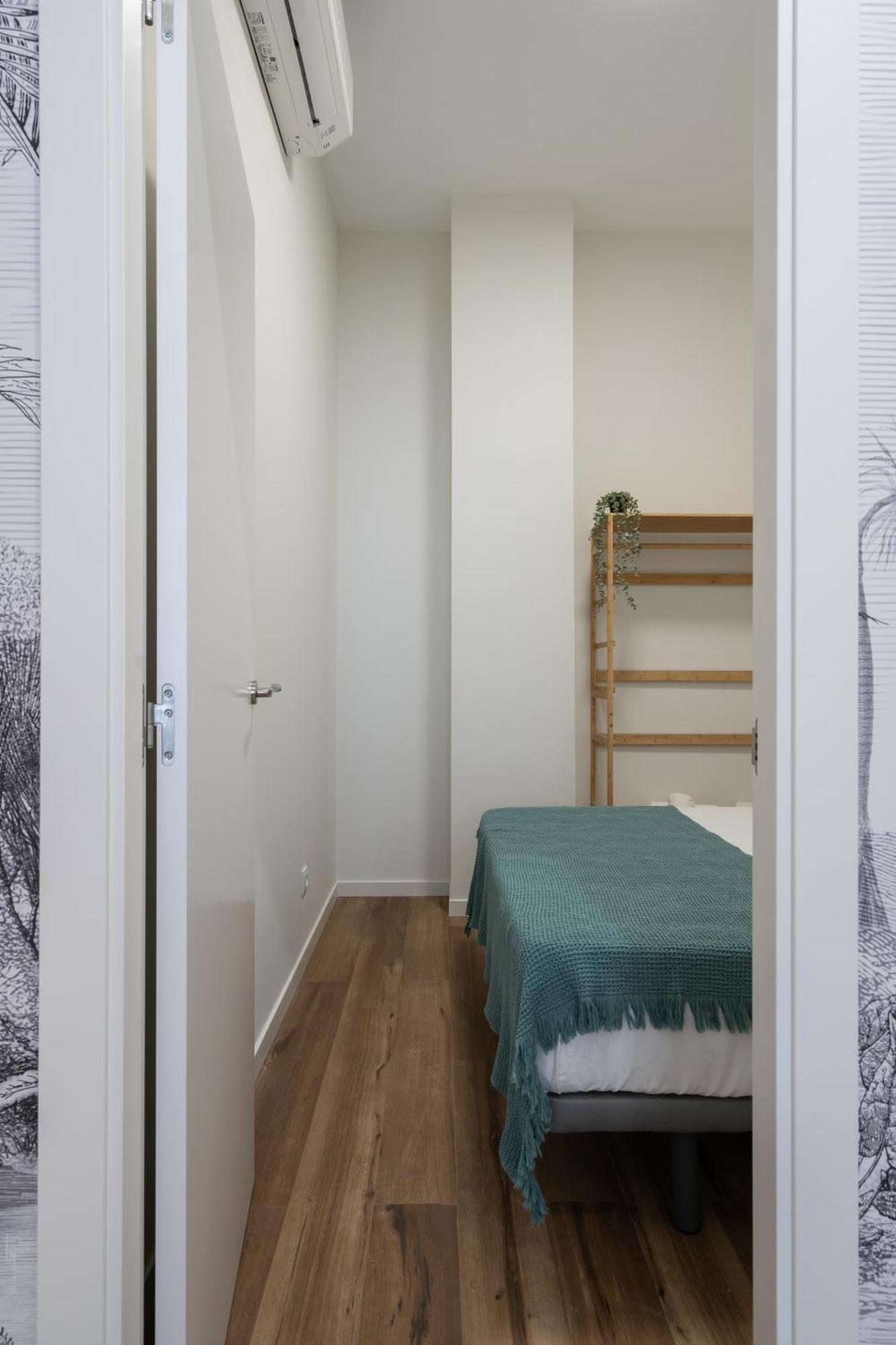 Marina Beach Apartments Valence Extérieur photo