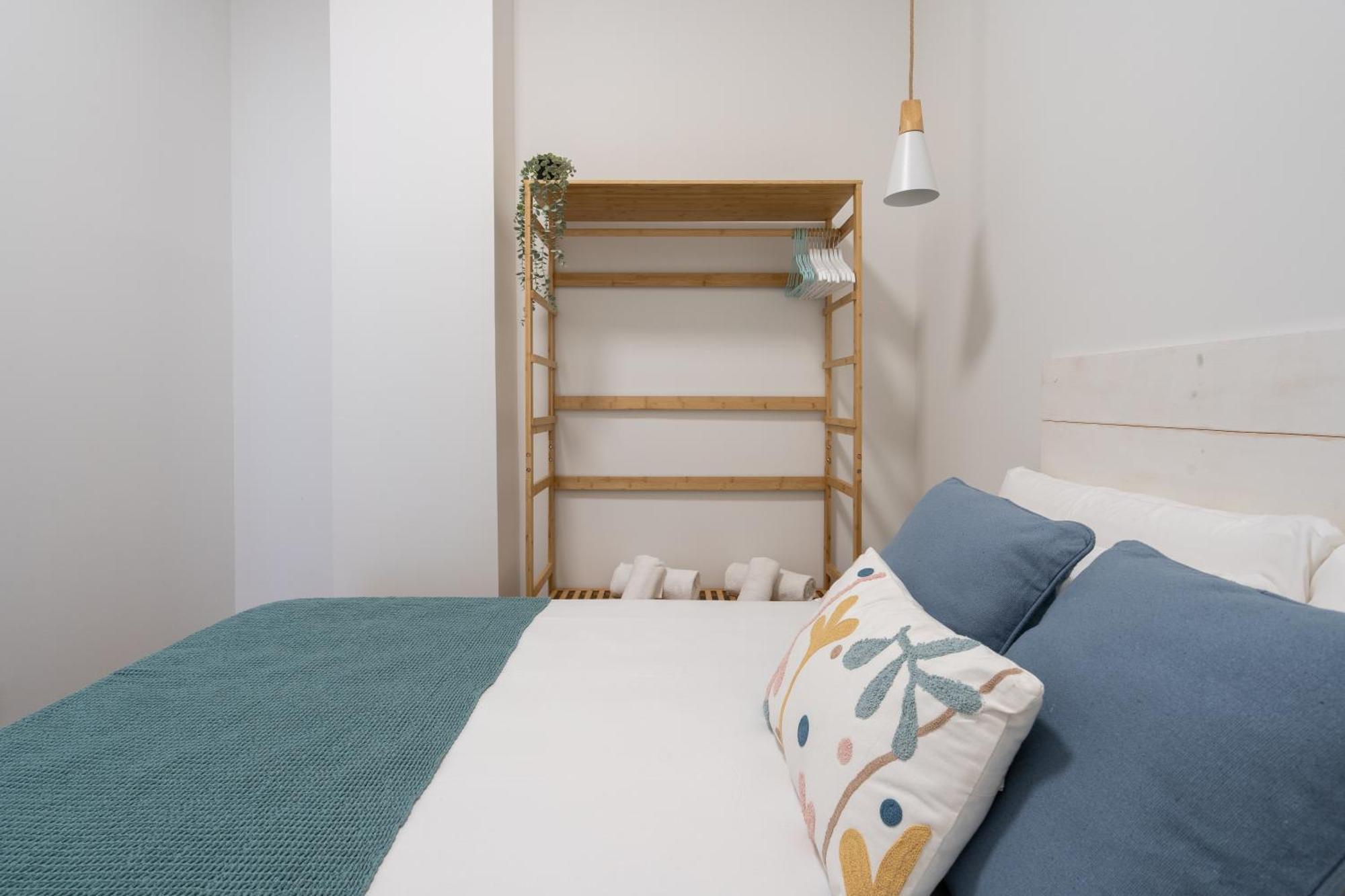 Marina Beach Apartments Valence Extérieur photo