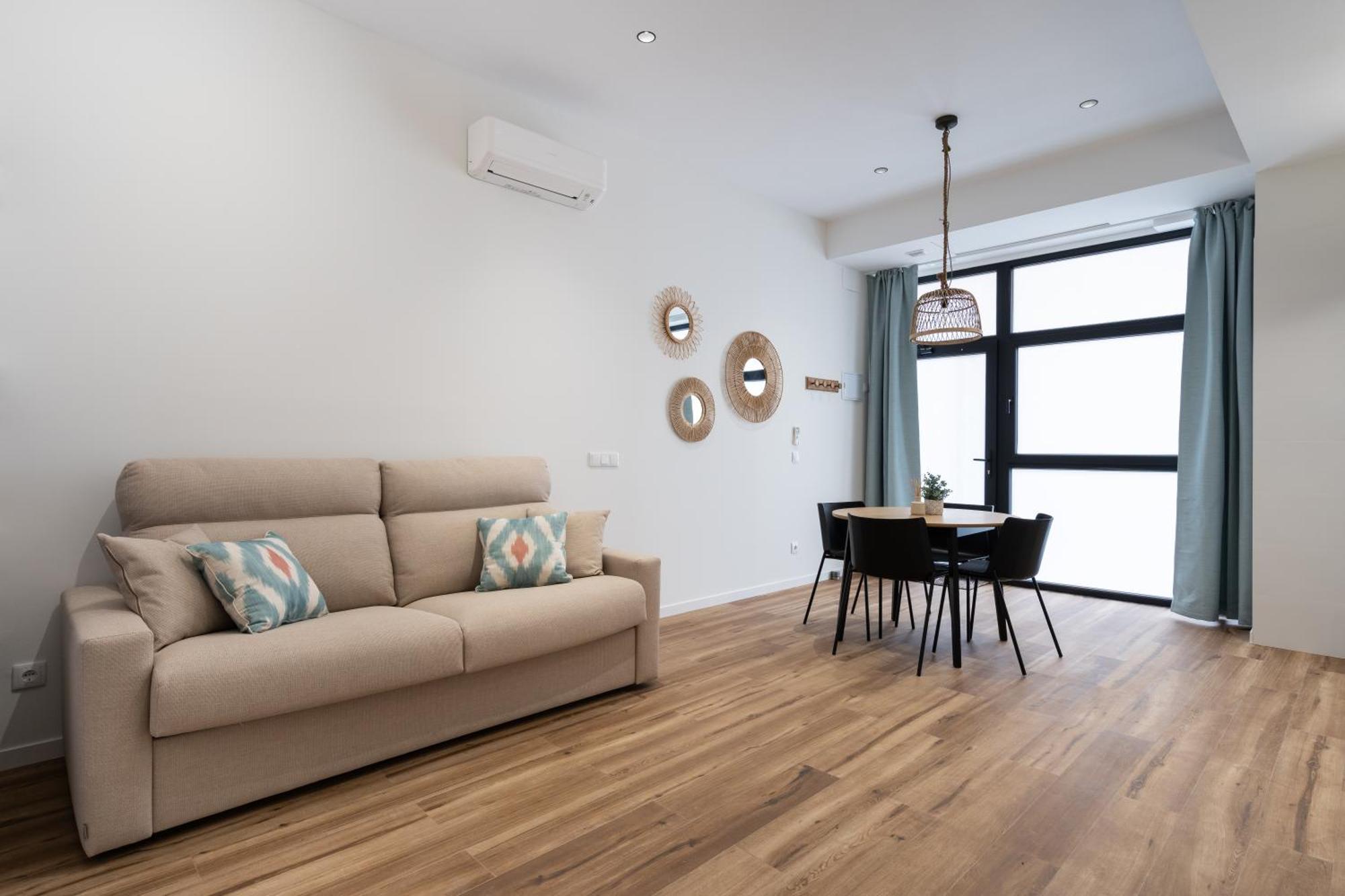 Marina Beach Apartments Valence Extérieur photo