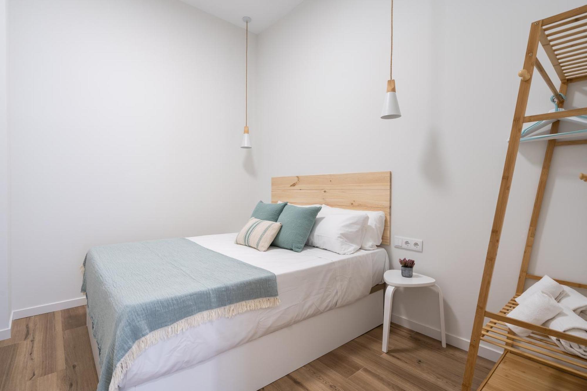 Marina Beach Apartments Valence Extérieur photo